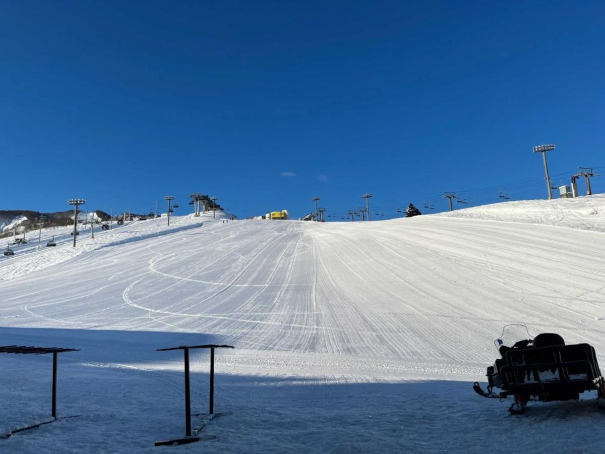 Ishiuchi Ski Center Minamiuonuma Buitenkant foto